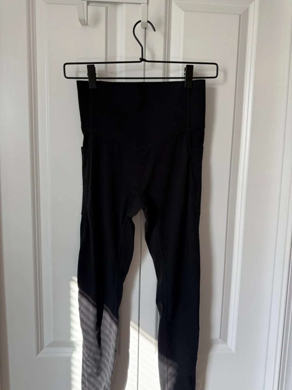 HALARA Black High-Waist Leggings with Side Pockets - Picture 2 of 5